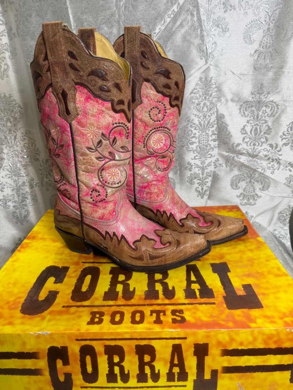 Circle G Corral Embroidered Western Boots pink leather embroidery 8 cowboy